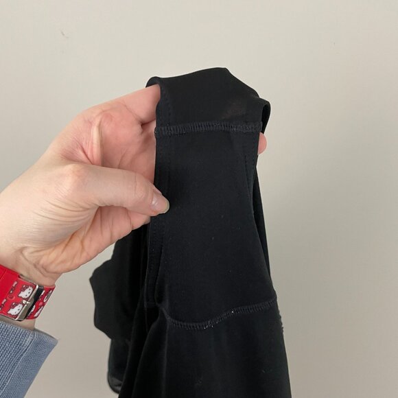 Athleta Mesh Racer Run Mid Rise 4" Shorts in Black Size Large - Picture 6 of 7